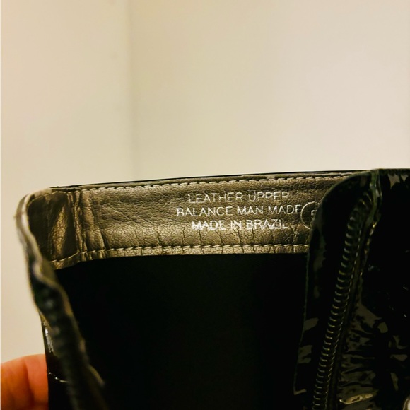 Gabrielle Rocha black patent leather boots size 5 - Picture 2 of 5